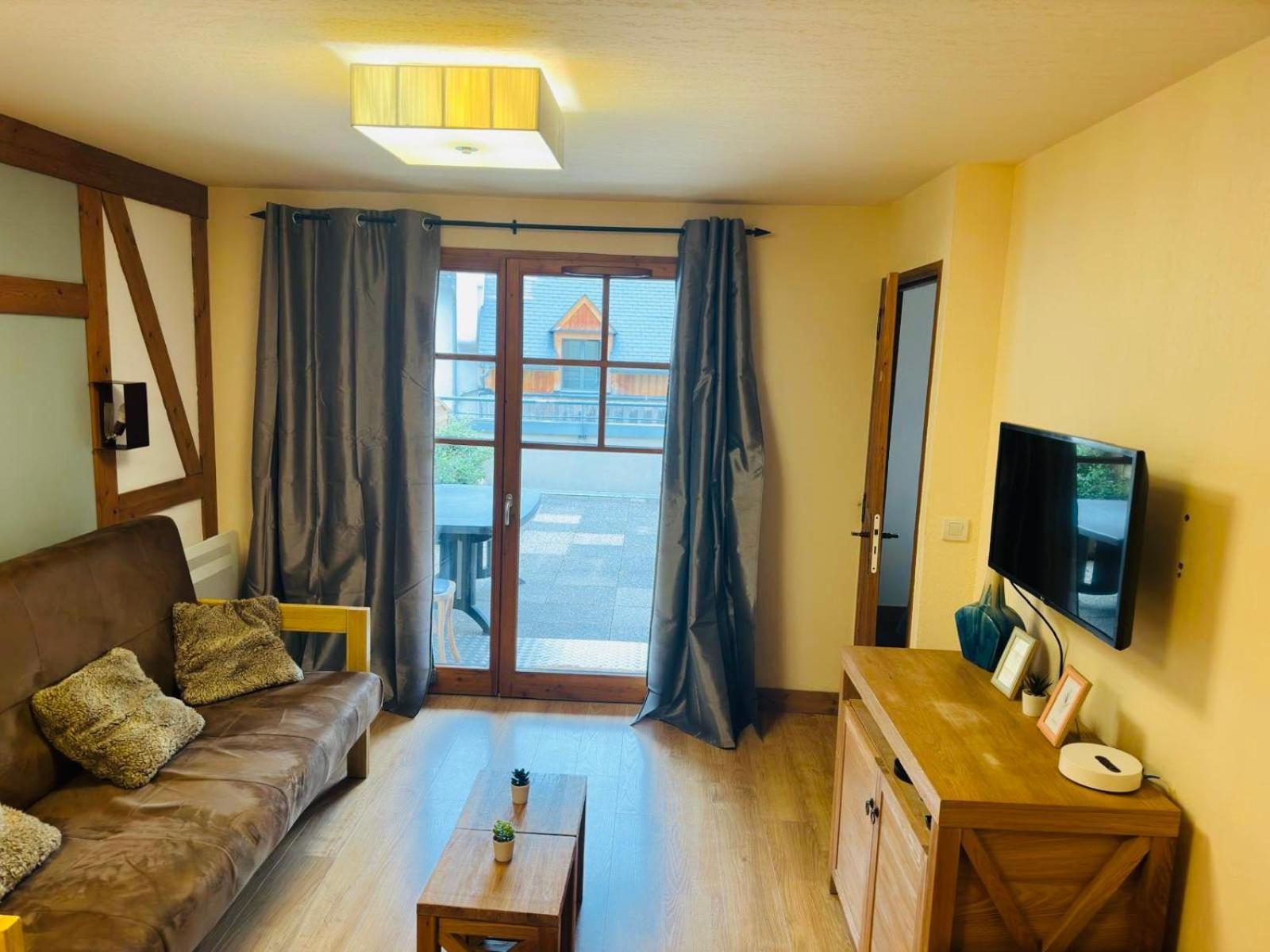 Appartements Avec Piscine Interieure Sauna Parking Etage 1 Au Centre Du Village Dans Residence Cami Real Saint-Lary-Soulan Eksteriør billede